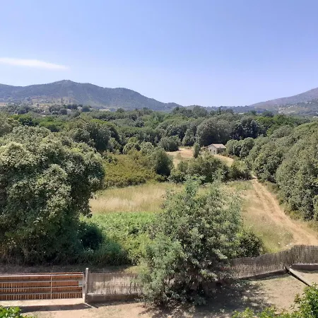 Charmante Maisonnette Situé Au Calme Proche D'ajaccio. Hébergement de vacances