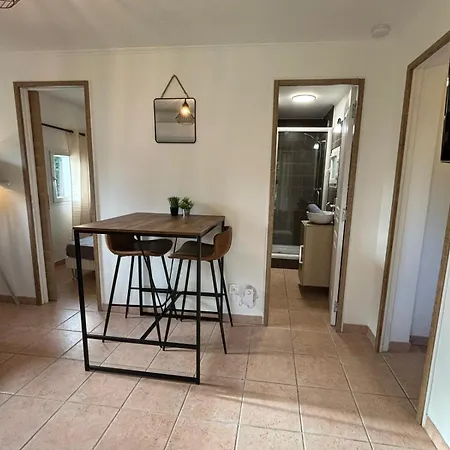 Charmante Maisonnette Situé Au Calme Proche D'ajaccio. Hébergement de vacances