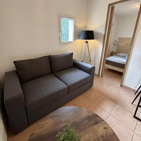 Hébergement de vacances Charmante Maisonnette Situé Au Calme Proche D'ajaccio. *