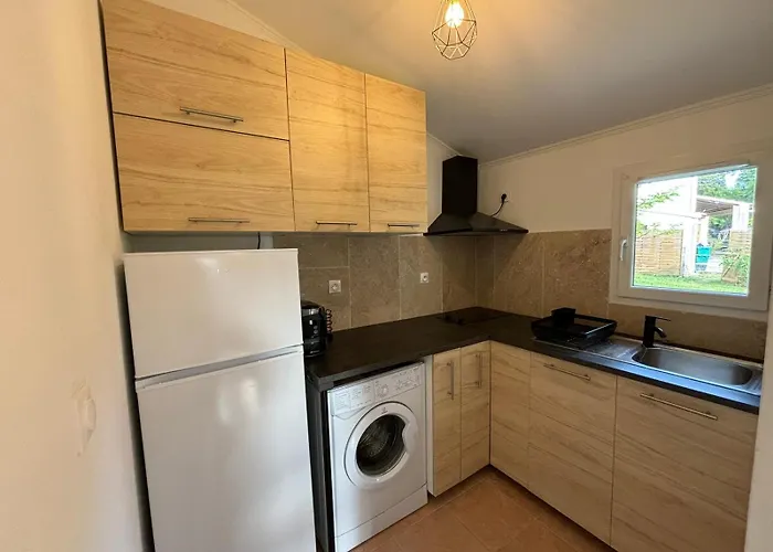 Charmante Maisonnette Situe Au Calme Proche D'ajaccio.