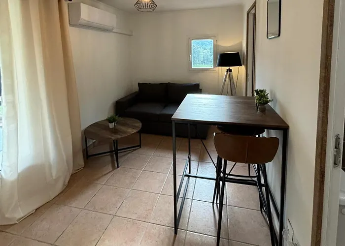 Charmante Maisonnette Situe Au Calme Proche D'ajaccio. Vakantiehuis *