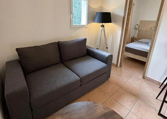 Casa de Férias Charmante Maisonnette Situe Au Calme Proche D'ajaccio. *