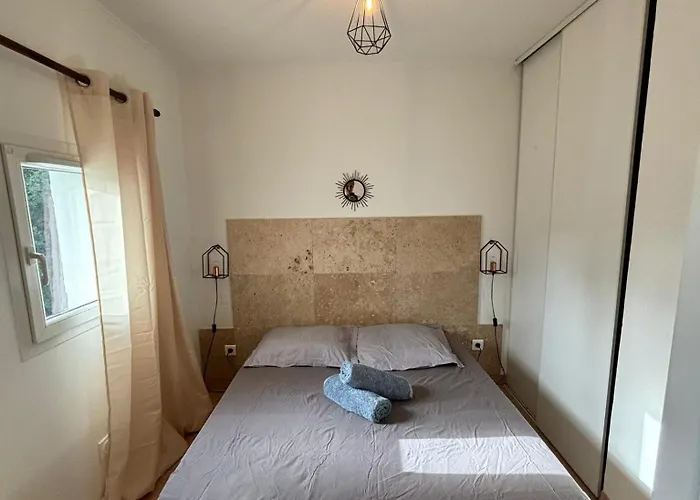 Charmante Maisonnette Situe Au Calme Proche D'ajaccio. *